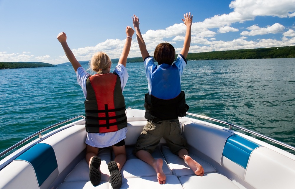 How to Stay Safe When You Go Boating